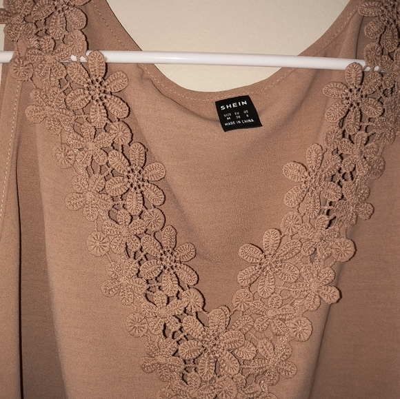 Elegant Tan Lace Trim Women's Top women's M lace floral - Picture 3 of 5